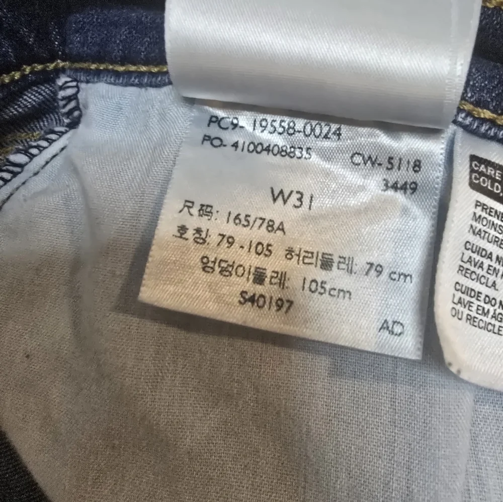 Levis Cut off Denim Shorts Waist Size 31 Raw Hem Medium/Dark Wash - Picture 9 of 9